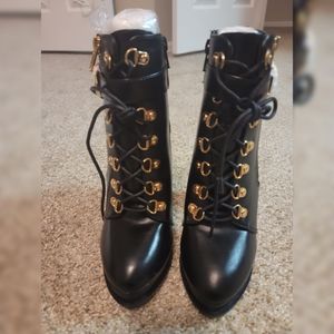 NIB Ankle booties black 6